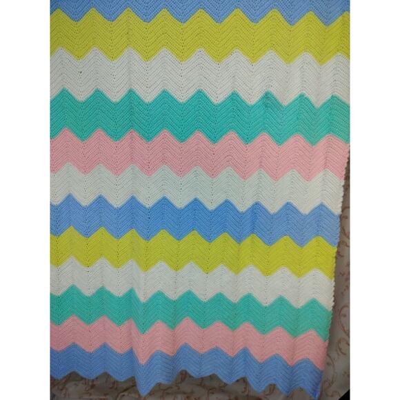 Chevron Multicolored Ripple Afghan Throw Blanket - Picture 5 of 16
